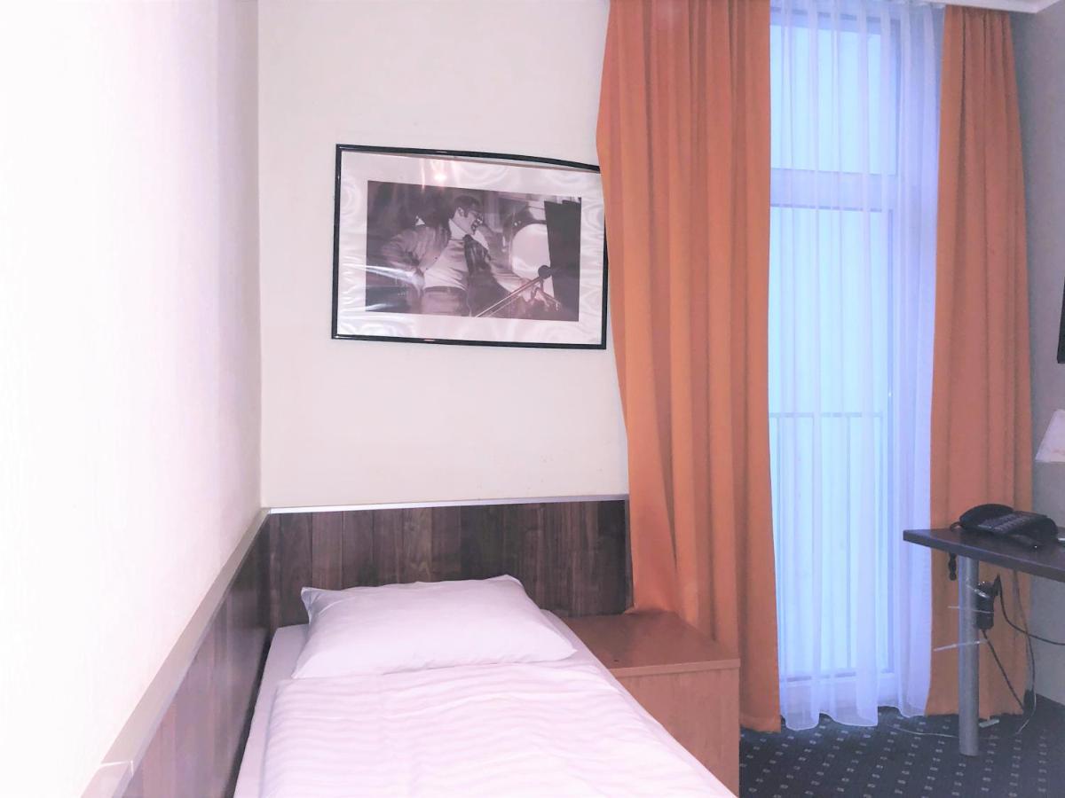 FrankAir Star Hotel Frankfurt City Frankfurt am Main Buitenkant foto